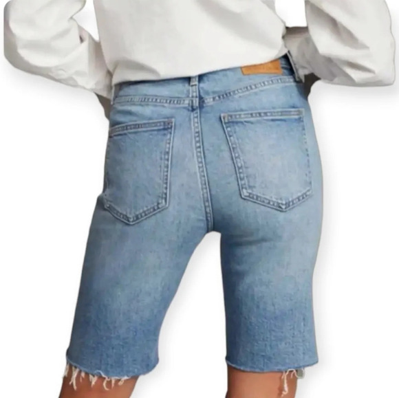 Aritzia Denim Forum The Yoko Bermuda Shorts Slim Mid Thigh with Raw Hem 25 - Picture 2 of 16